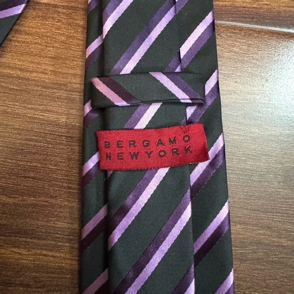 ❄️END of SEASON SALE❄️BERGAMO New York Sophisticated Black and Purple Repp Tie